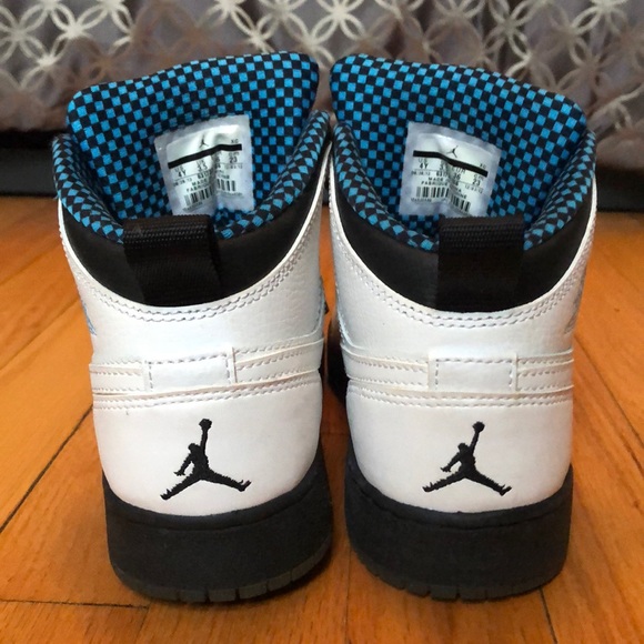 Nike Air Jordan 1 - Picture 4 of 5